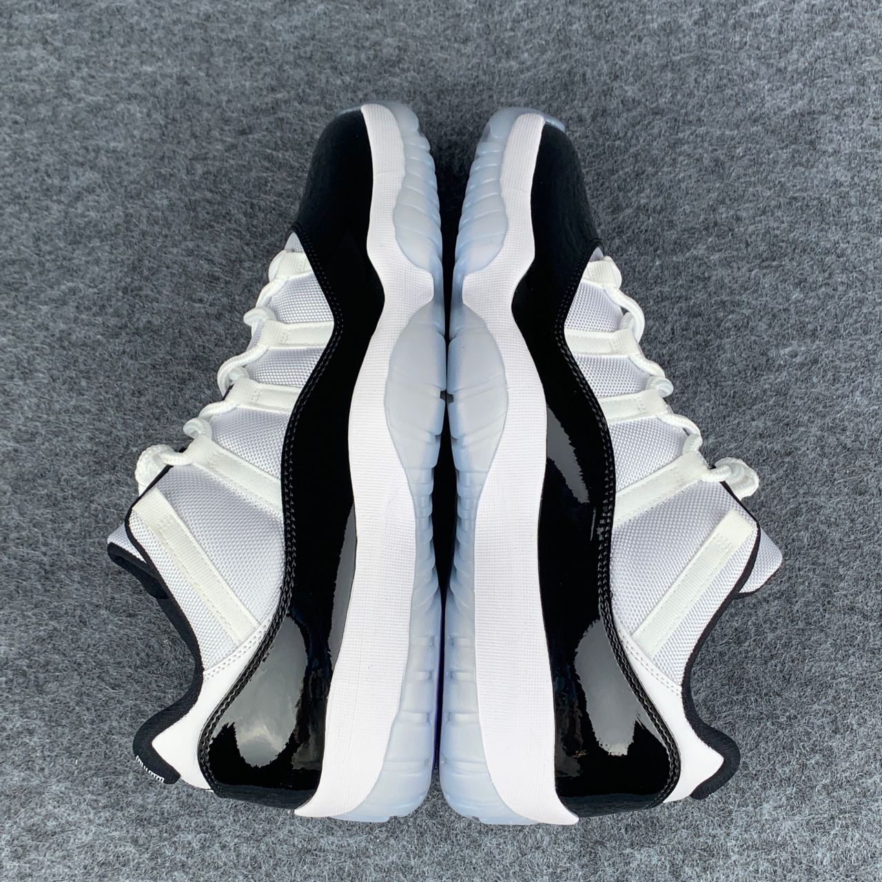 Air Jordan 11 Retro Low 'Concord'