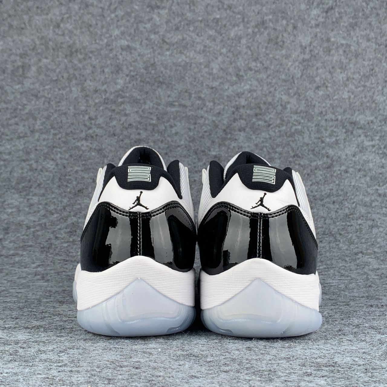 Air Jordan 11 Retro Low 'Concord'