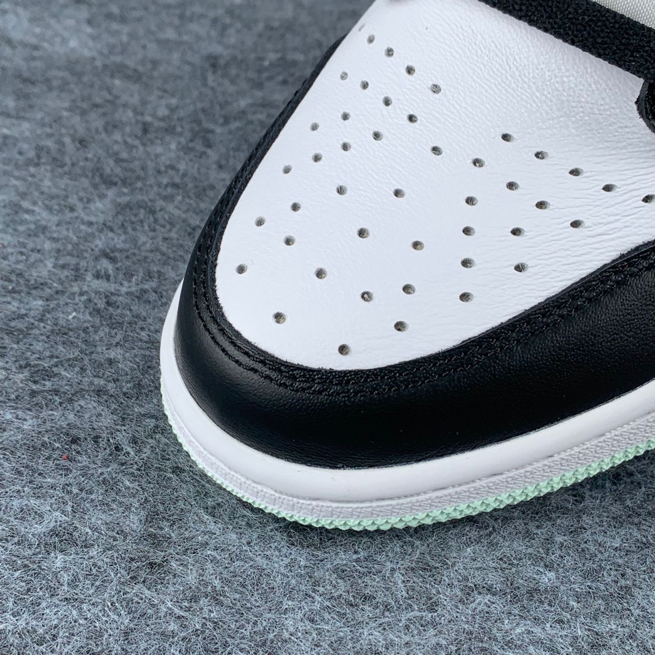 Air Jordan 1 Retro High OG NRG 'Igloo'