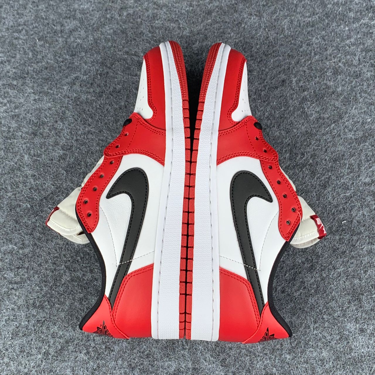 Air Jordan 1 Retro Low OG 'Chicago' (2016)