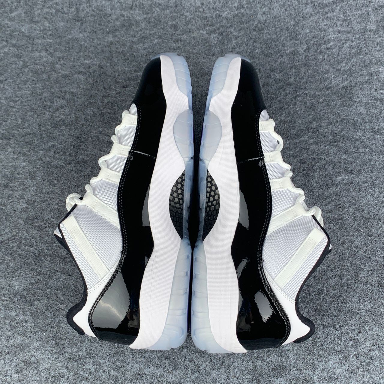 Air Jordan 11 Retro Low 'Concord'