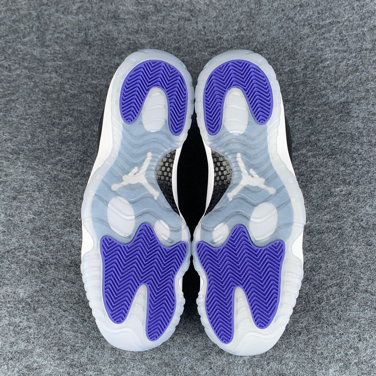 Air Jordan 11 Retro Low 'Concord'
