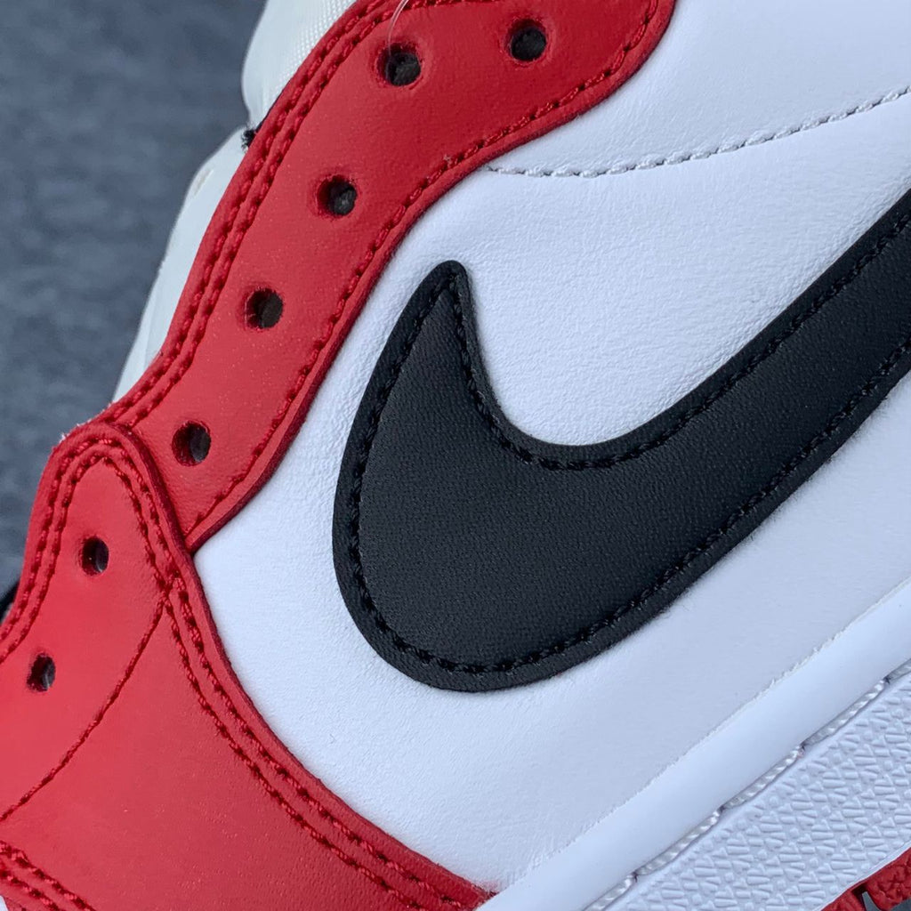 Air Jordan 1 Retro Low OG 'Chicago' (2016)