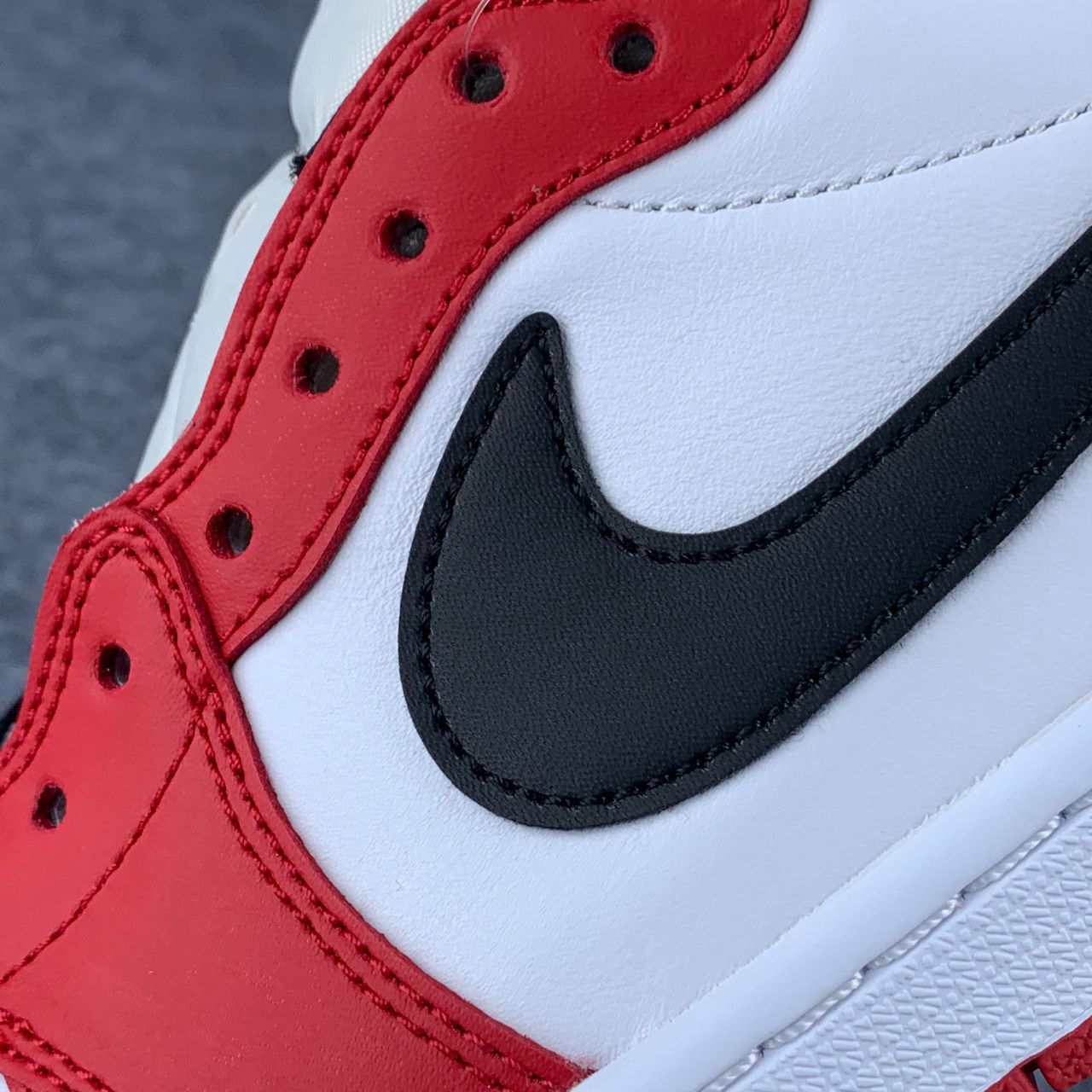 Air Jordan 1 Retro Low OG 'Chicago' (2016)
