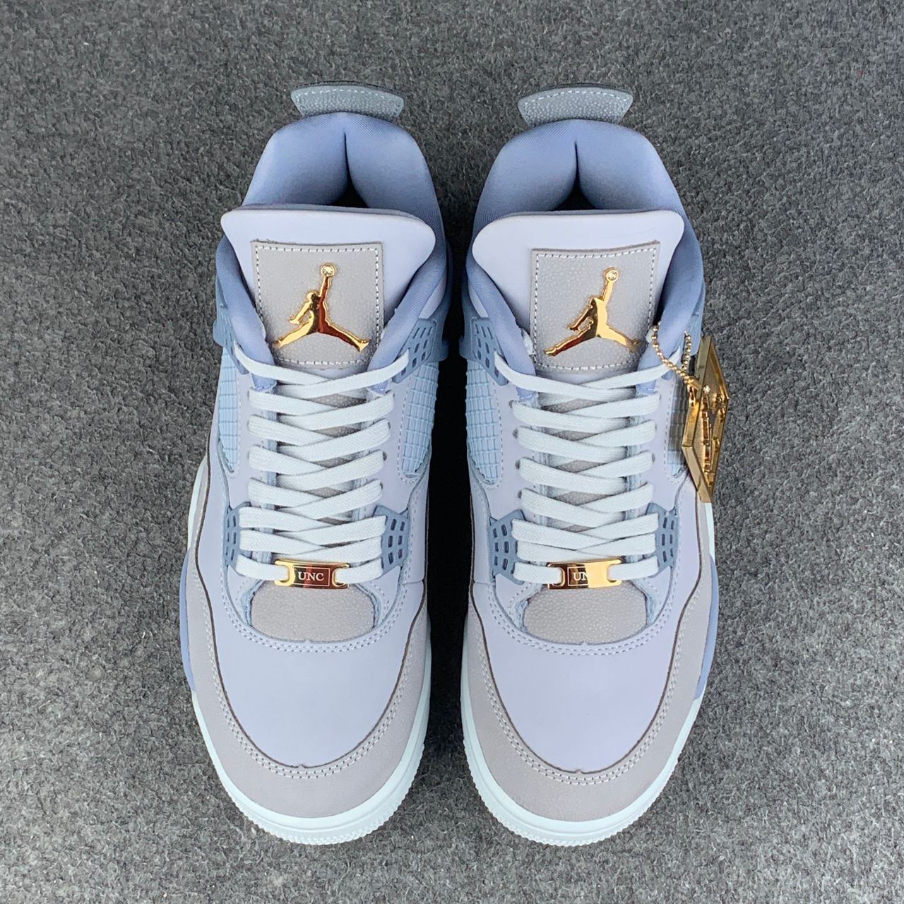 Air Jordan 4 Retro UNC Tar Heels PE (2025)