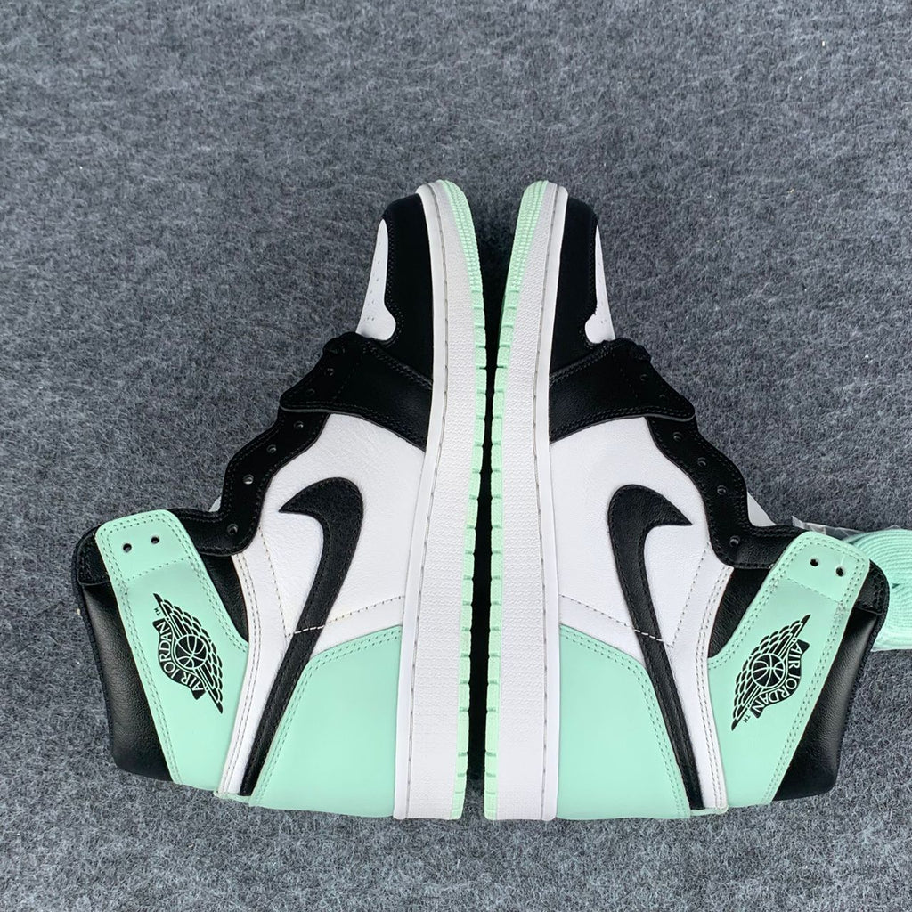Air Jordan 1 Retro High OG NRG 'Igloo'