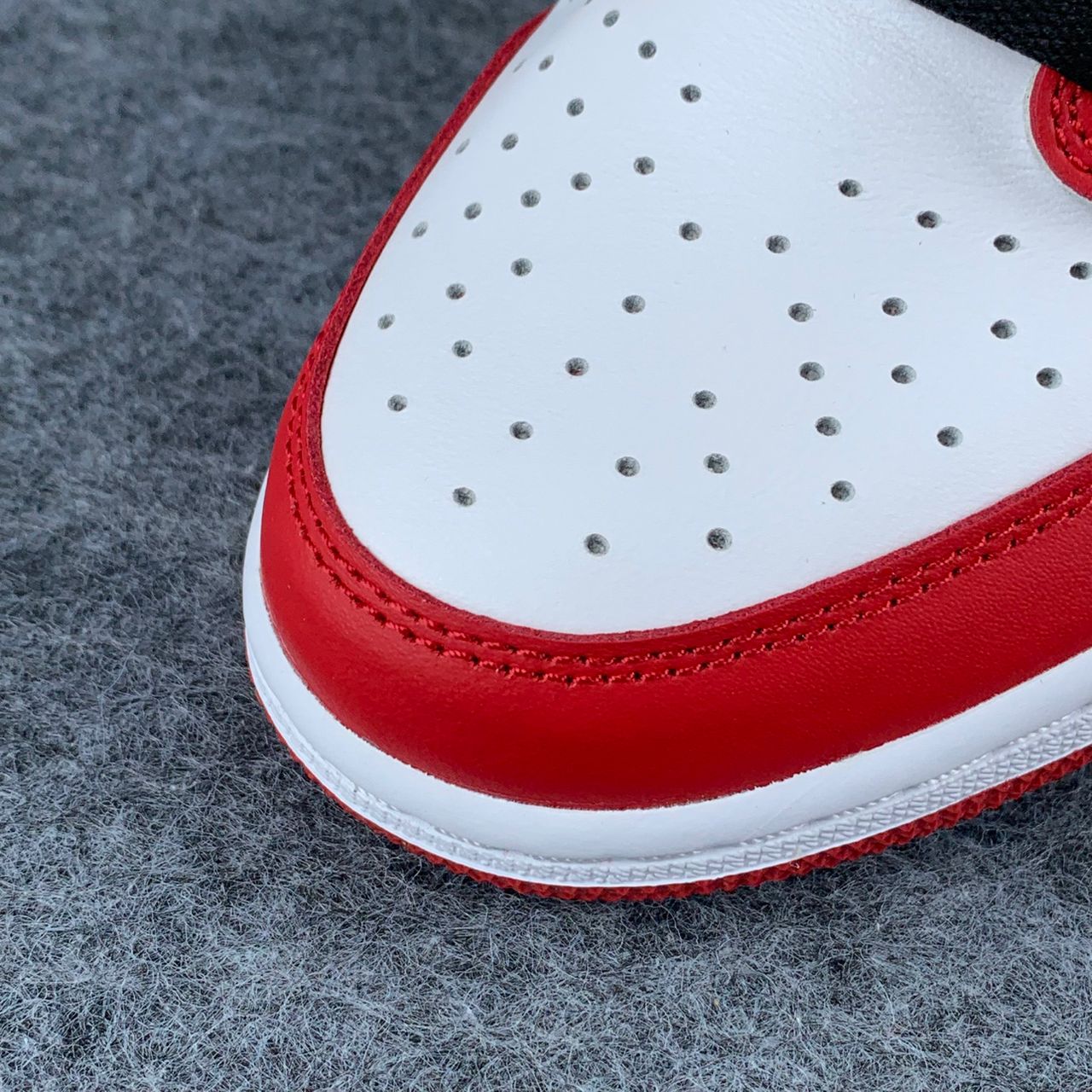 Air Jordan 1 Retro Low OG 'Chicago' (2016)