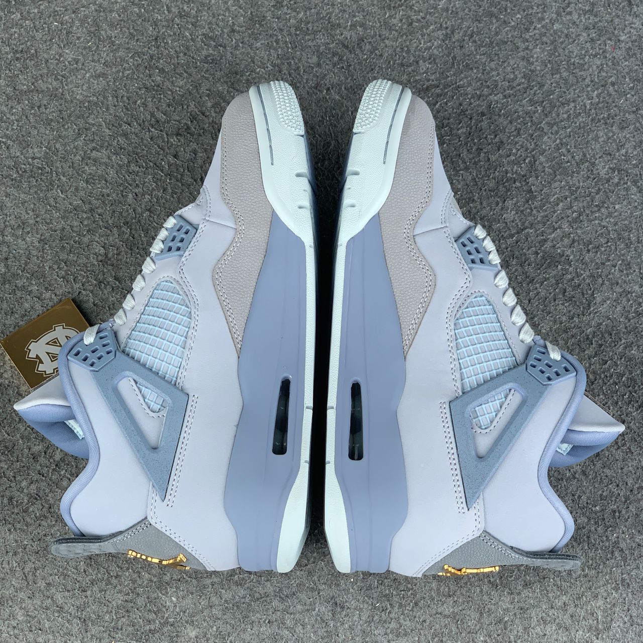 Air Jordan 4 Retro UNC Tar Heels PE (2025)