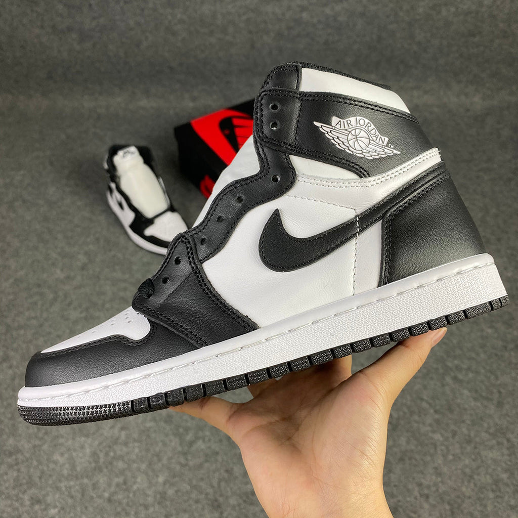 Air Jordan 1 Retro High OG 'Black/White' (2014)