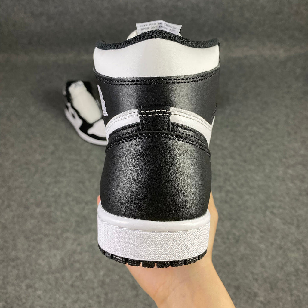 Air Jordan 1 Retro High OG 'Black/White' (2014)