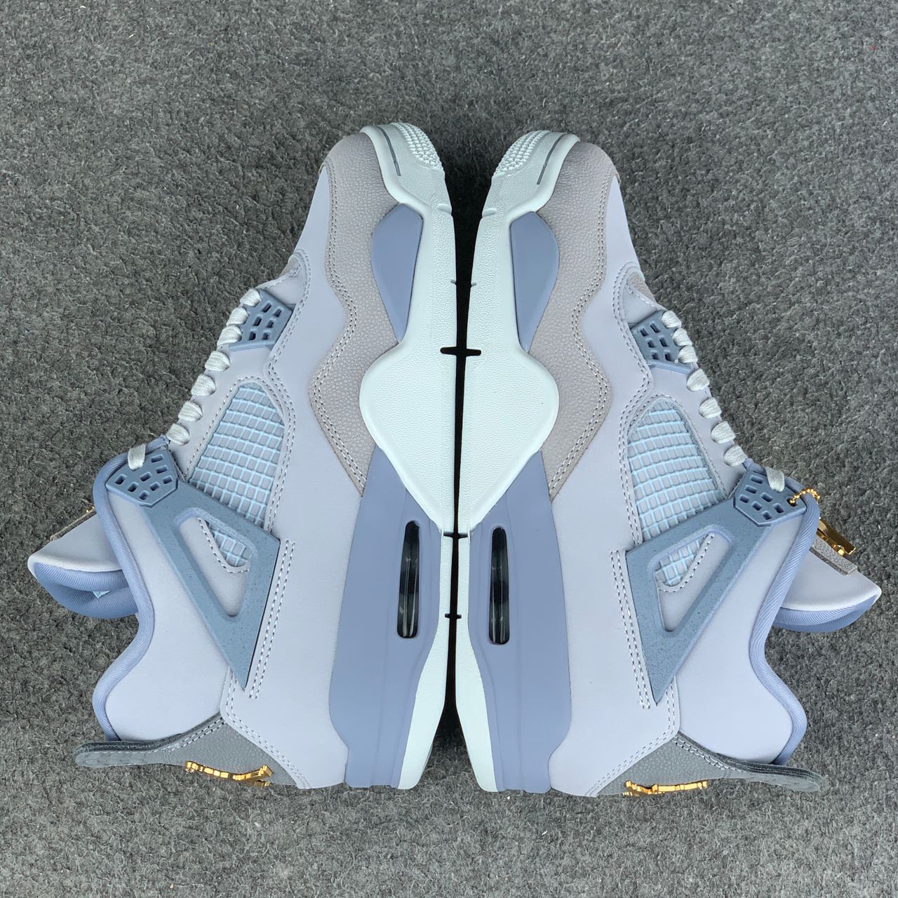 Air Jordan 4 Retro UNC Tar Heels PE (2025)