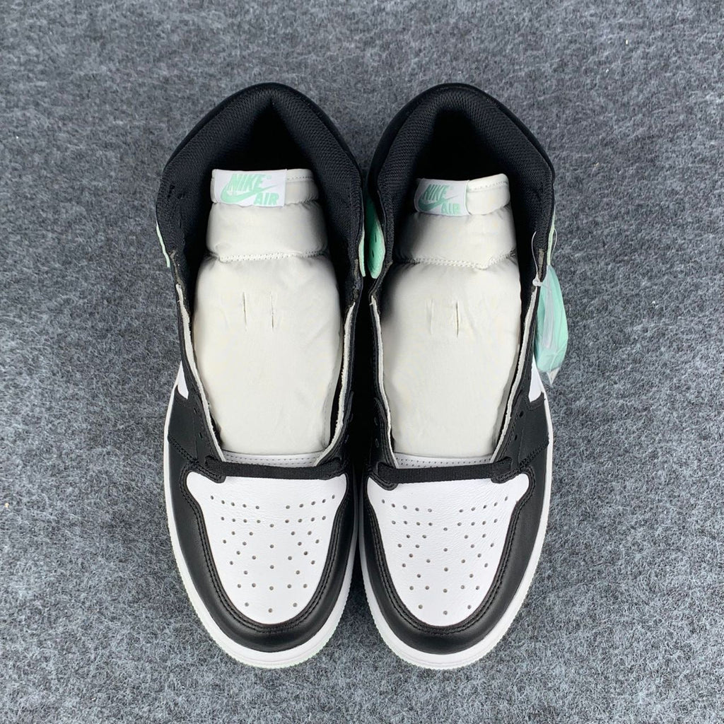 Air Jordan 1 Retro High OG NRG 'Igloo'