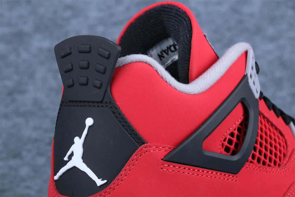 Air Jordan 4 Retro 'Toro Bravo' 2026