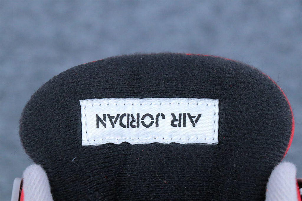 Air Jordan 4 Retro 'Toro Bravo' 2026