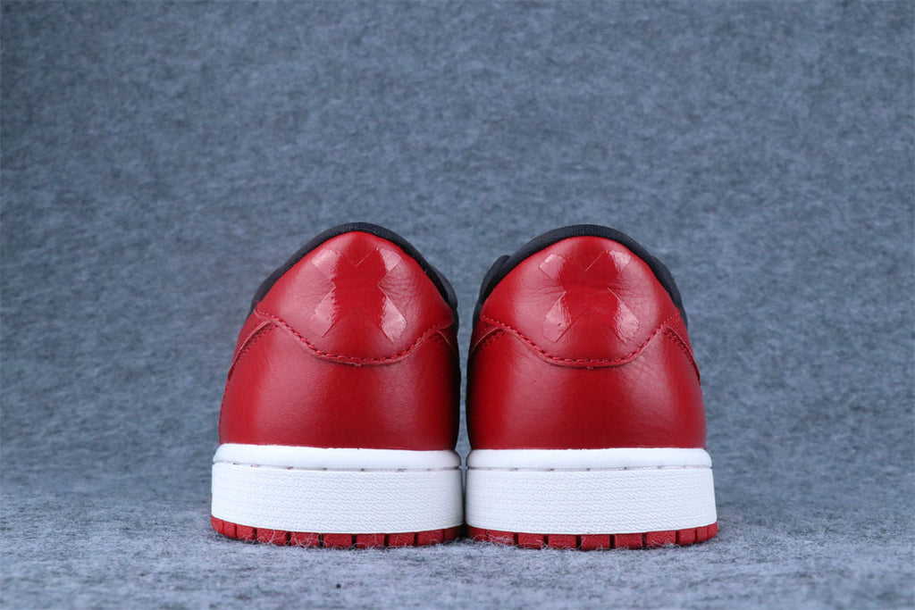 Air Jordan 1 Retro Low OG 'Banned' 2026