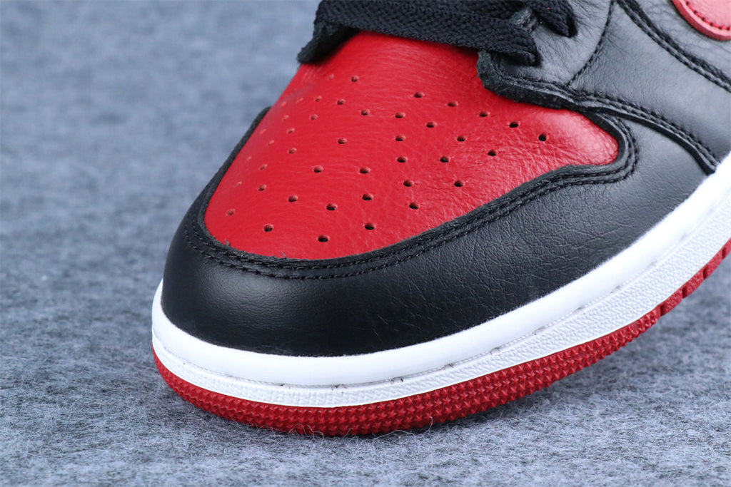 Air Jordan 1 Retro Low OG 'Banned' 2026