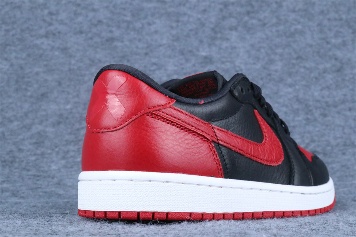 Air Jordan 1 Retro Low OG 'Banned' 2026