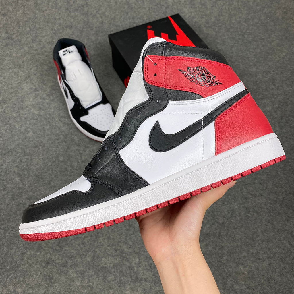 Air Jordan 1 Retro High OG 'Black Toe' 2016