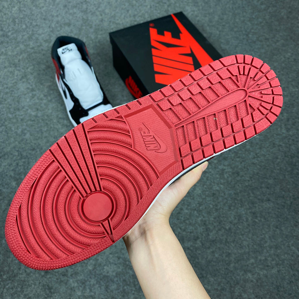 Air Jordan 1 Retro High OG 'Black Toe' 2016