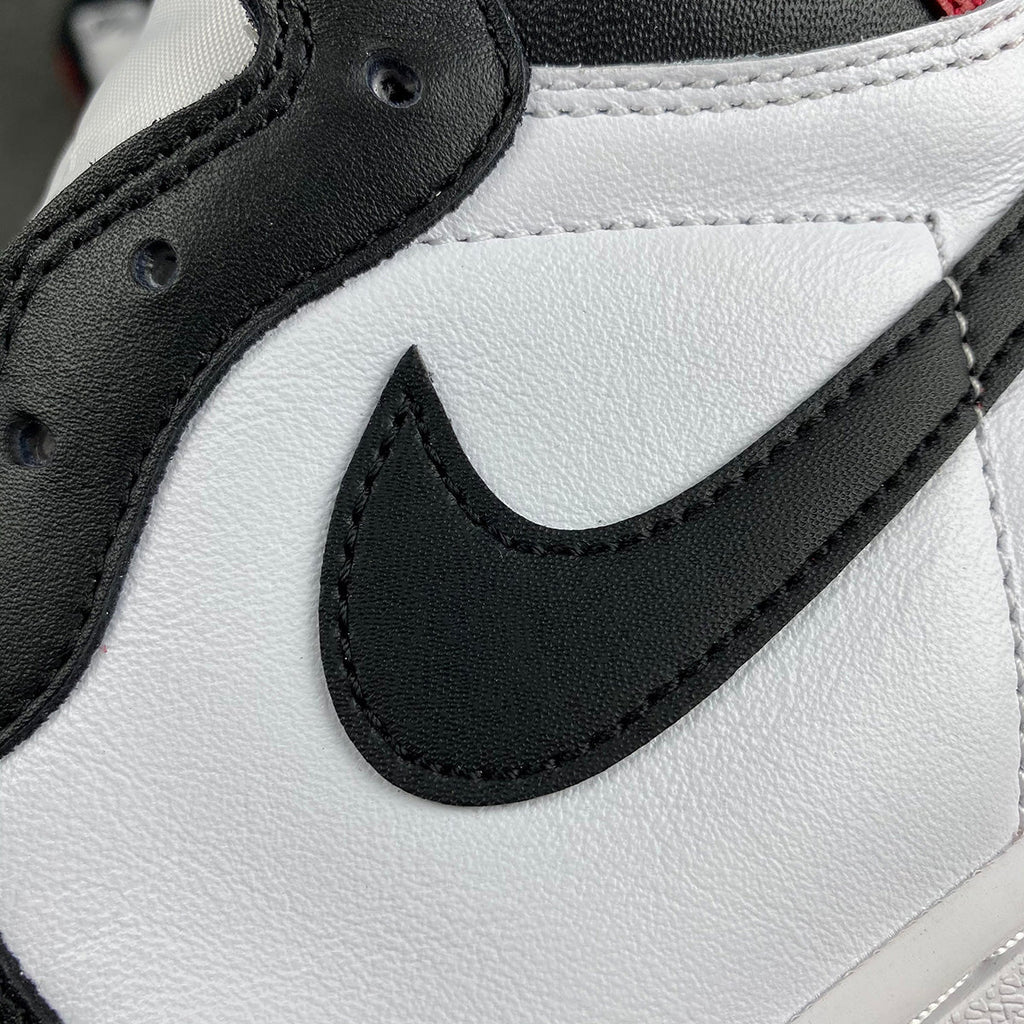 Air Jordan 1 Retro High OG 'Black Toe' 2016